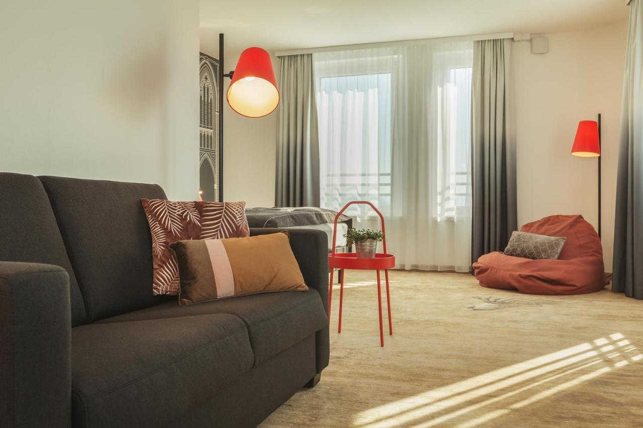 - The Niu, Sparrow By Ihg